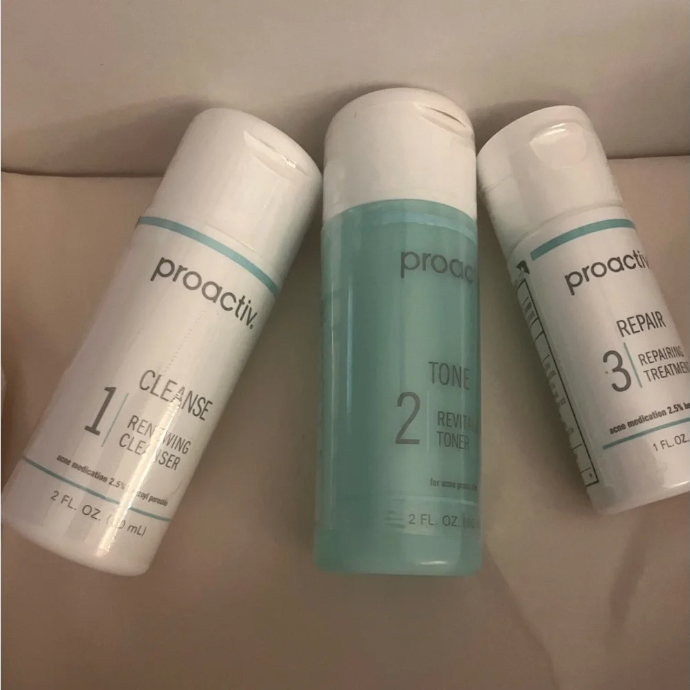 Proactiv White and Blue Skincare Trio - Picture 6 of 16